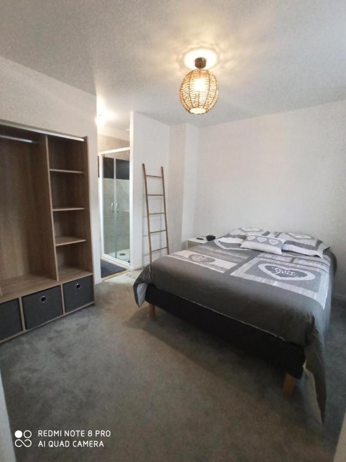 Spacieux Neuf Et Lumineux Hyper Centre Apartment Ernee Luaran gambar