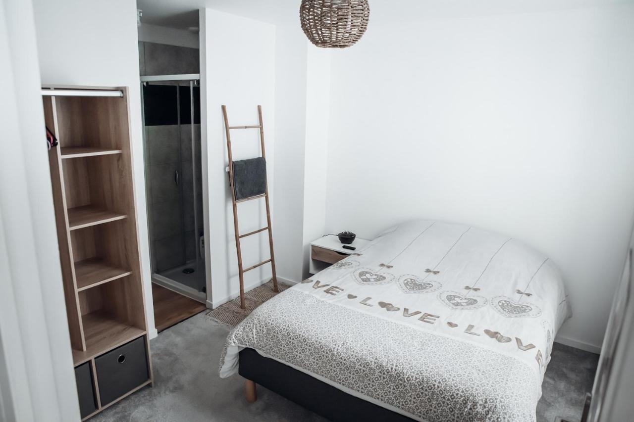 Spacieux Neuf Et Lumineux Hyper Centre Apartment Ernee Luaran gambar