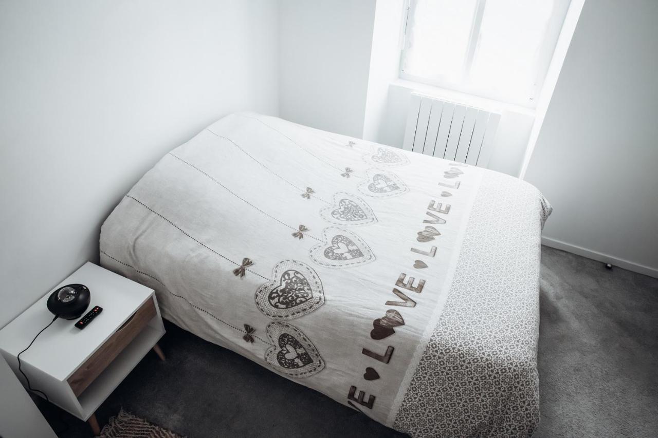 Spacieux Neuf Et Lumineux Hyper Centre Apartment Ernee Luaran gambar